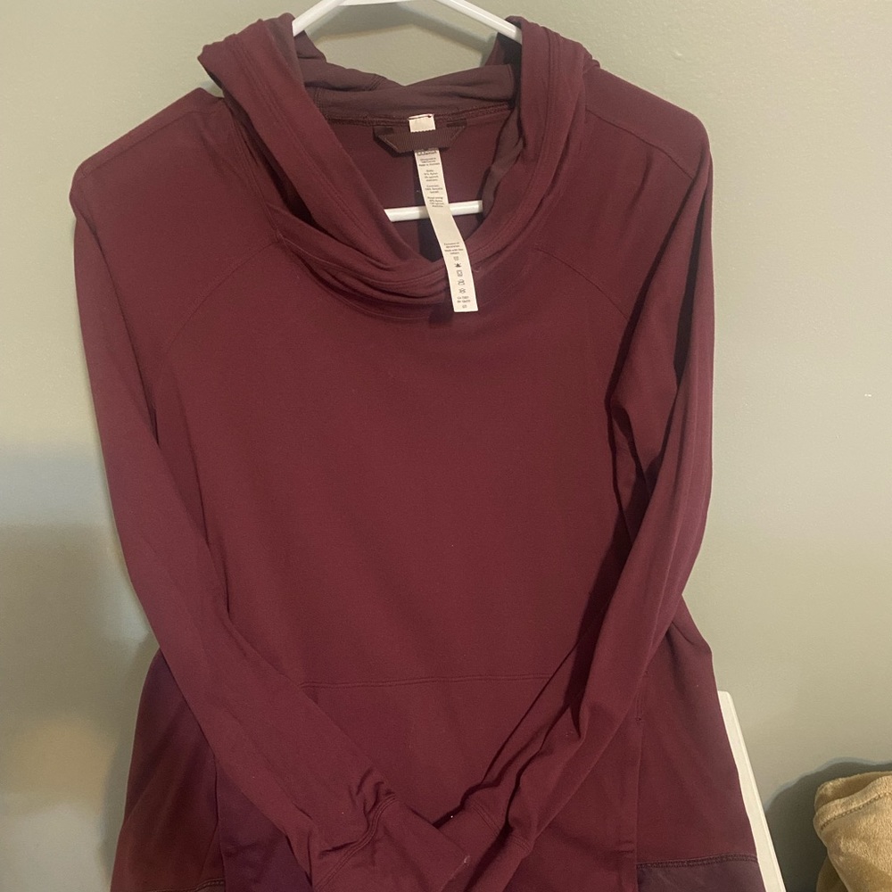 Lululemon pullover size 6